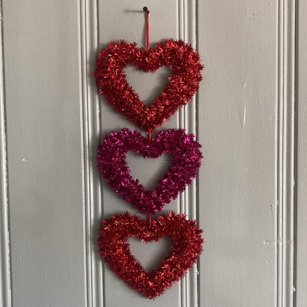 NWT Beautiful Red & Hot Pink Tinsel Trio 3 Heart Wreath Hanging Wall Decoration